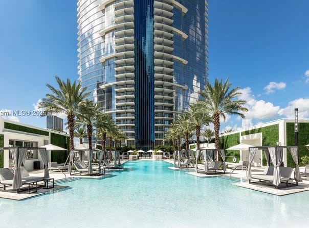 851 NE 1st Ave, Miami, FL 33132