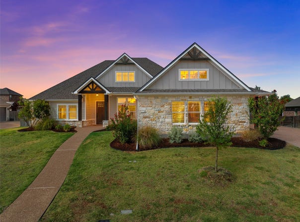 324 Stone Manor Drive, McGregor, TX 76657