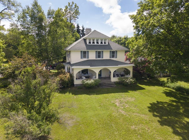 1912 S Scenic Highway, Frankfort, MI 49635