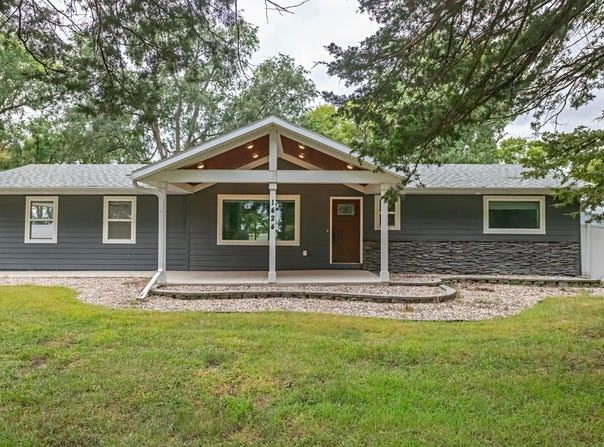 1424 S Melgaard Road, Aberdeen, SD 57401