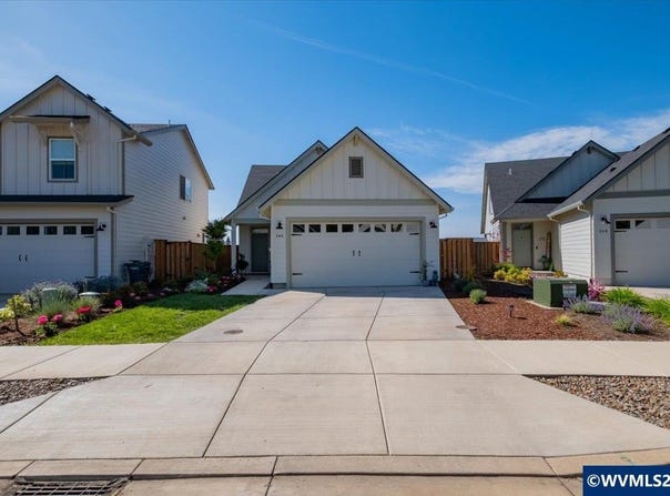 948 Laurel Pl, Silverton, OR 97381