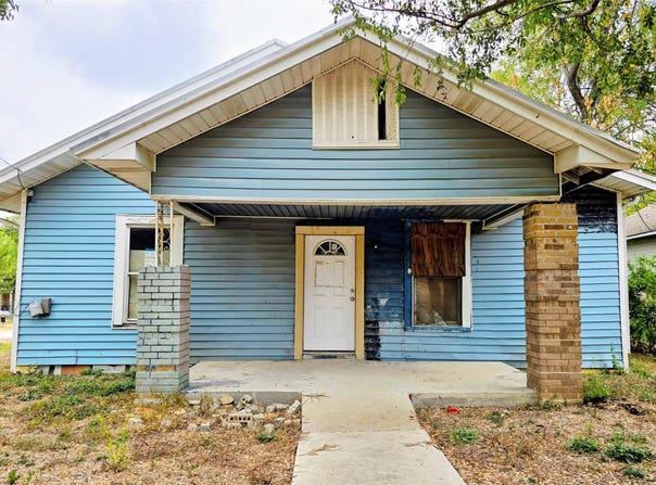 901 W 5th St, Taylor, TX 76574