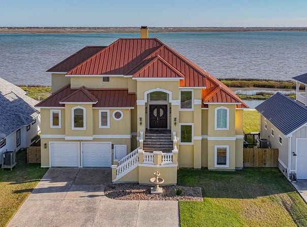 32 Southpointe Cir, ROCKPORT, TX 78382