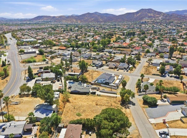 175 Platino Dr, Menifee, CA 92586