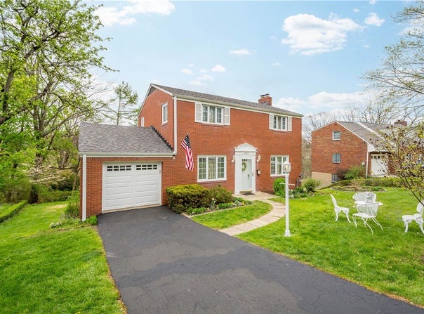 332 Long Dr, Upper St Clair, PA 15241