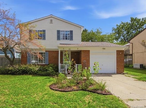 801 Meadowlark Lane, Howell, MI 48843