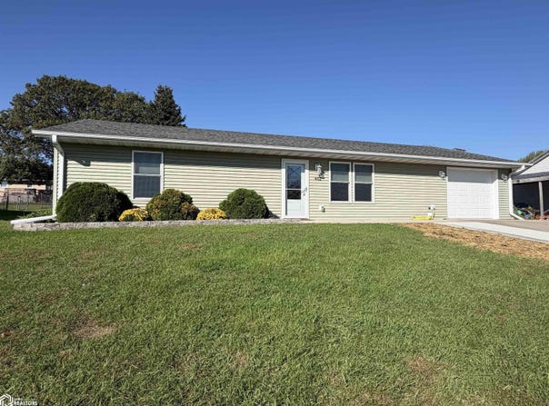 402 Crestview Drive, Le Grand, IA 50142