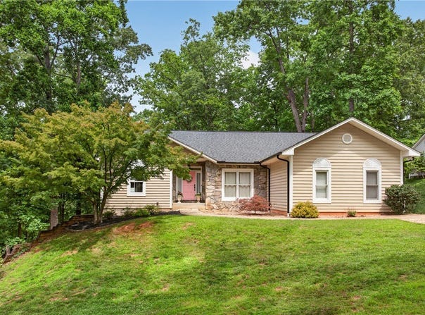 136 Loran Pointe Circle, Seneca, SC 29672