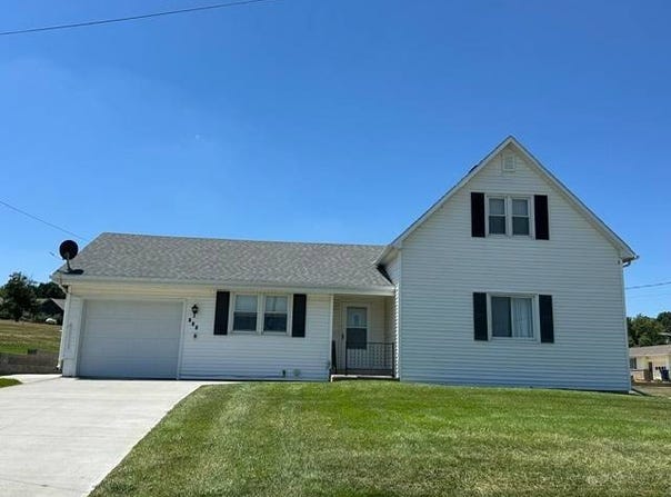 126 N 6th St, Howells, NE 68641