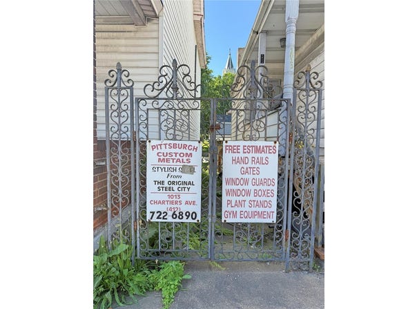 1013 Chartiers Ave, McKees Rocks, PA 15136