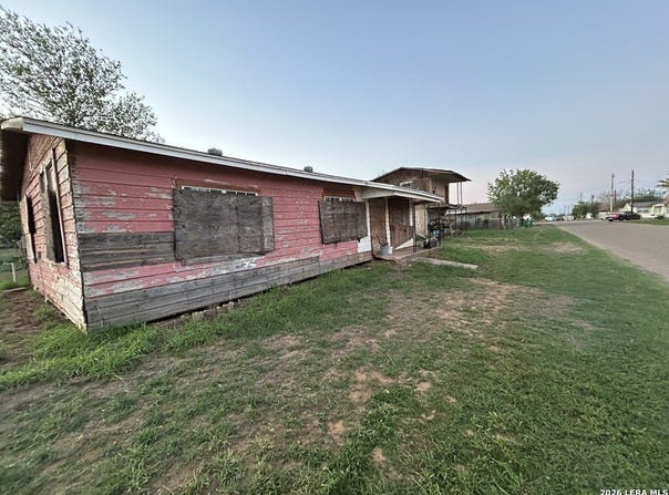 111 SW LANE ST, Cotulla, TX 78014