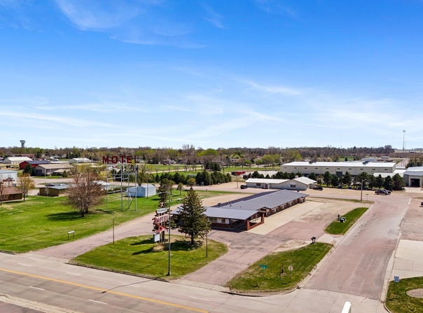 1409 Cedar St, Beresford, SD 57004