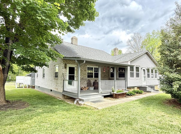 6318 Jackson River Rd, Hot Springs, VA 24445