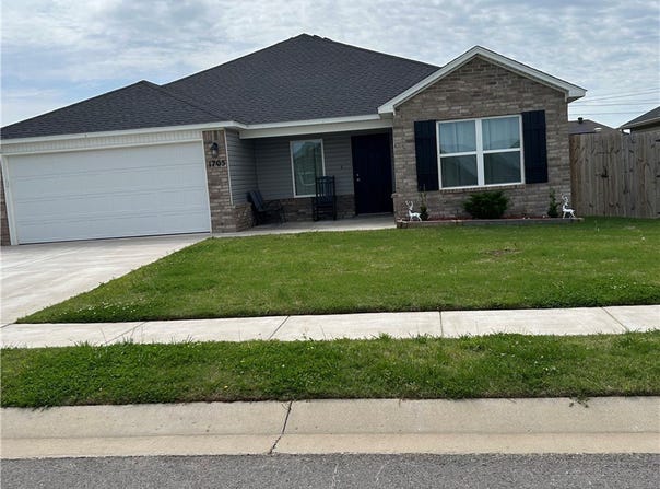 1705 Ace Avenue, Gentry, AR 72734