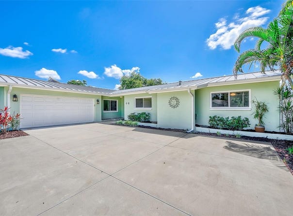 809 JACARANDA Drive, LARGO, FL 33770