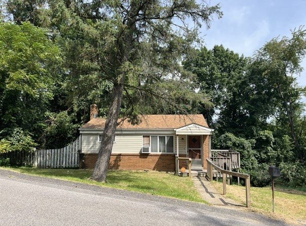 42 Grace St, Stowe Twp, PA 15136