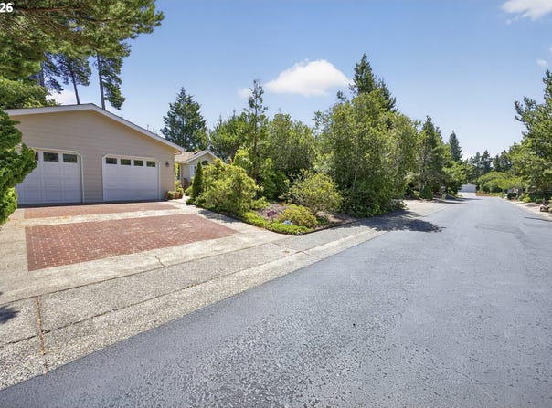 506 ROBIN Ln, Florence, OR 97439