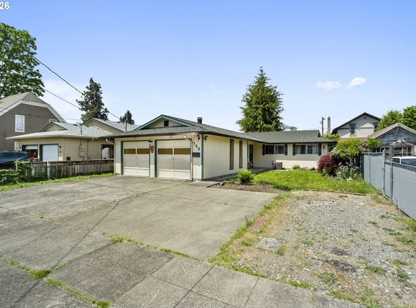 160 W BERKELEY St, Gladstone, OR 97027