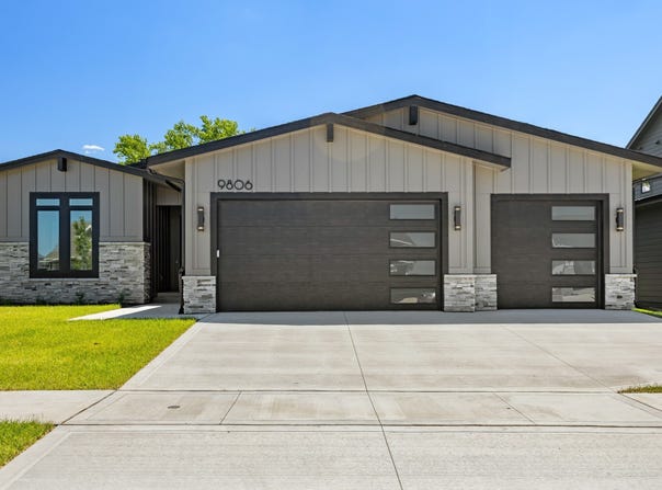 9806 Watermeadow Circle, Johnston, IA 50131