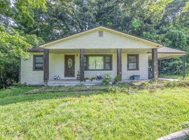 325 W Hills Drive, Lenoir City, TN 37771