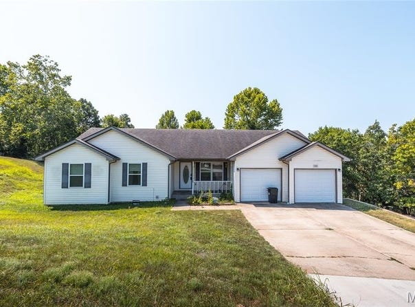 162 Sawmill Road, St Robert, MO 65584