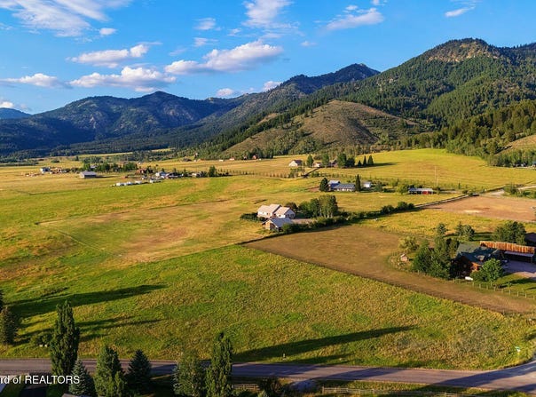 386 SADDLE Drive, Etna, WY 83118