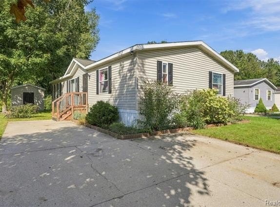 28034 Charlemagne, Romulus, MI 48174