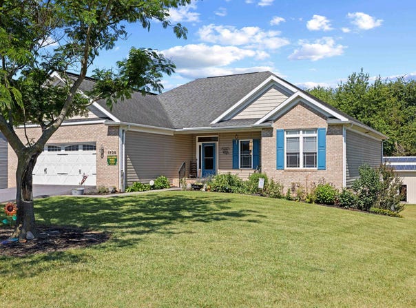 1705 HOLLY AVE, GROTTOES, VA 24441