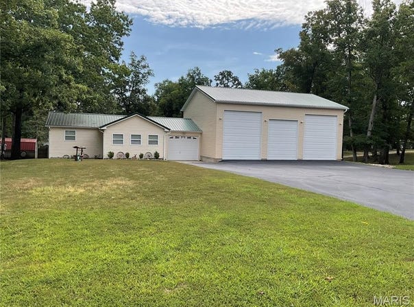 324 Highway RA, Wappapello, MO 63966
