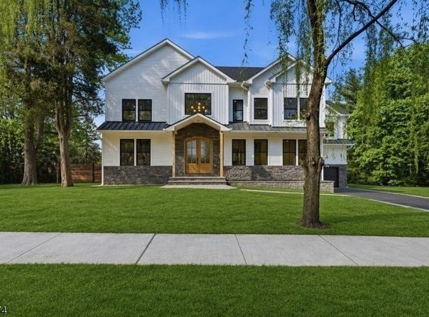61 Hickory St, Metuchen Boro, NJ 08840-2709