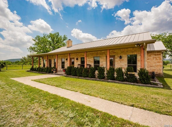 2657 W Sabinal Road, Utopia, TX 78884