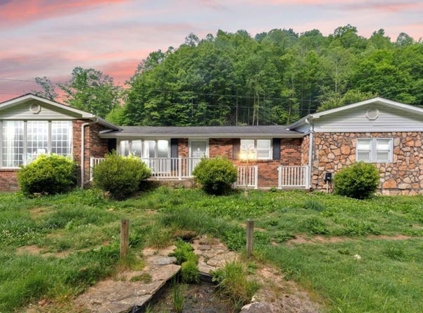 346 Laurel Fork Lane, Hyden, KY 41749