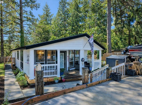 89555 SHORE CREST Dr, Florence, OR 97439