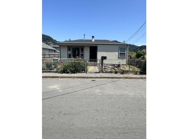 350 2nd Avenue, Rio Dell, CA 95562