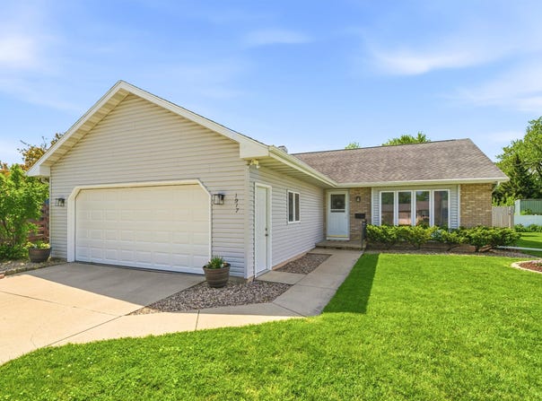 1917 E GLENDALE Avenue, APPLETON, WI 54911