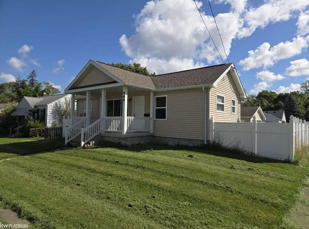 949 Hubbard Avenue, Flint, MI 48503-4937