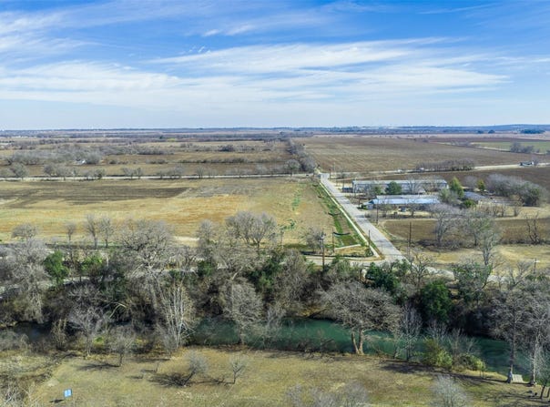 536 Northwest River Rd, Martindale, TX 78655