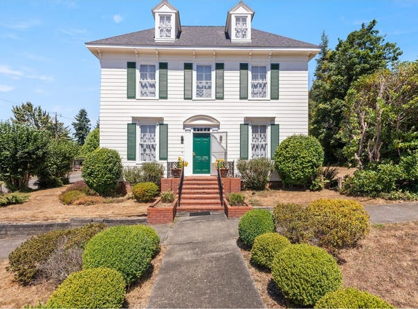 812 E 2ND St, Coquille, OR 97423