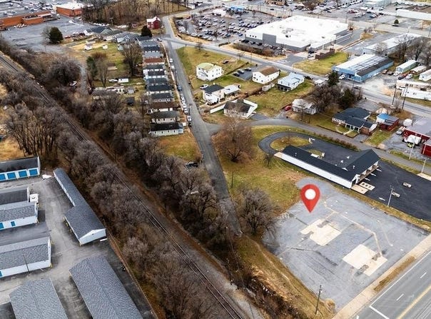 420 N POPLAR AVE, WAYNESBORO, VA 22980