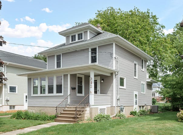 212 James St, Beaver Dam, WI 53916