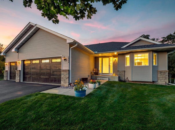 2486 Bridgewater Place S, Cambridge, MN 55008
