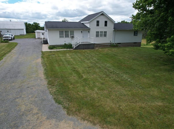 7360 S Tripp, Osseo, MI 49266
