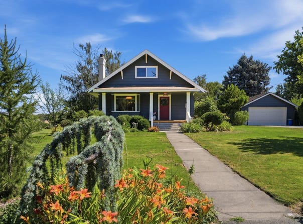 106 7th St, Prosser, WA 99350-1127