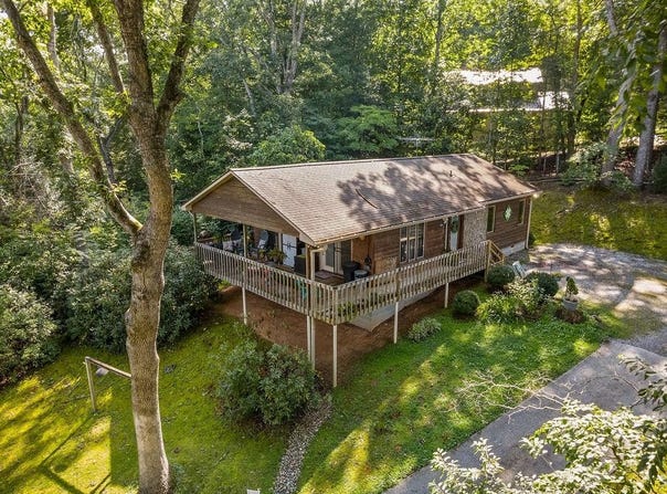 65 Sloan St, Franklin, NC 28734