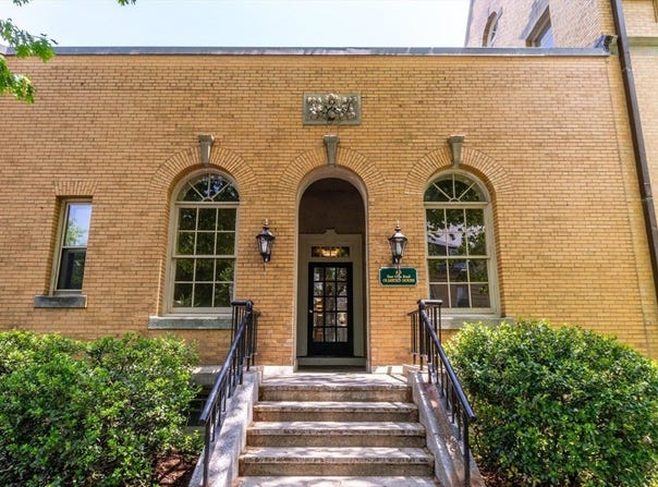 60 E Glen Rd, Brookline, MA 02445