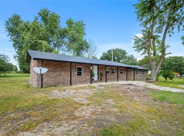 57128 690 Road, Colcord, OK 74338