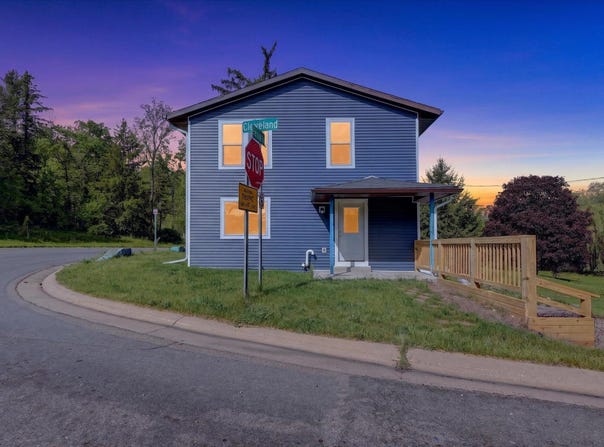 1387 E Riverside Drive, Ionia, MI 48846