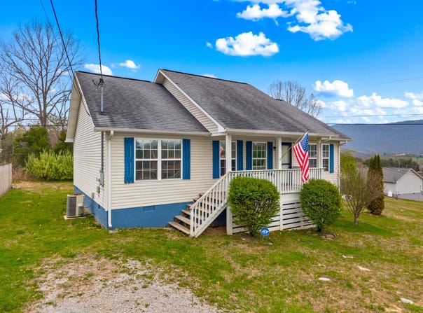 202 Sandy Circle, LaFollette, TN 37766