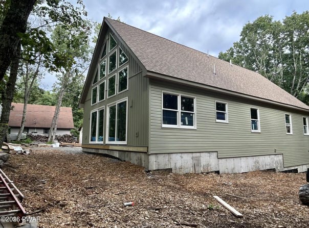 187 Deer Trail Drive, Hawley, PA 18428