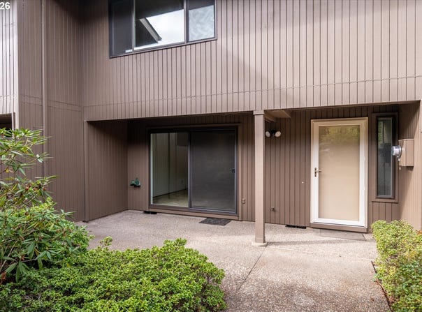 2295 RIDGEWAY Dr, Eugene, OR 97401